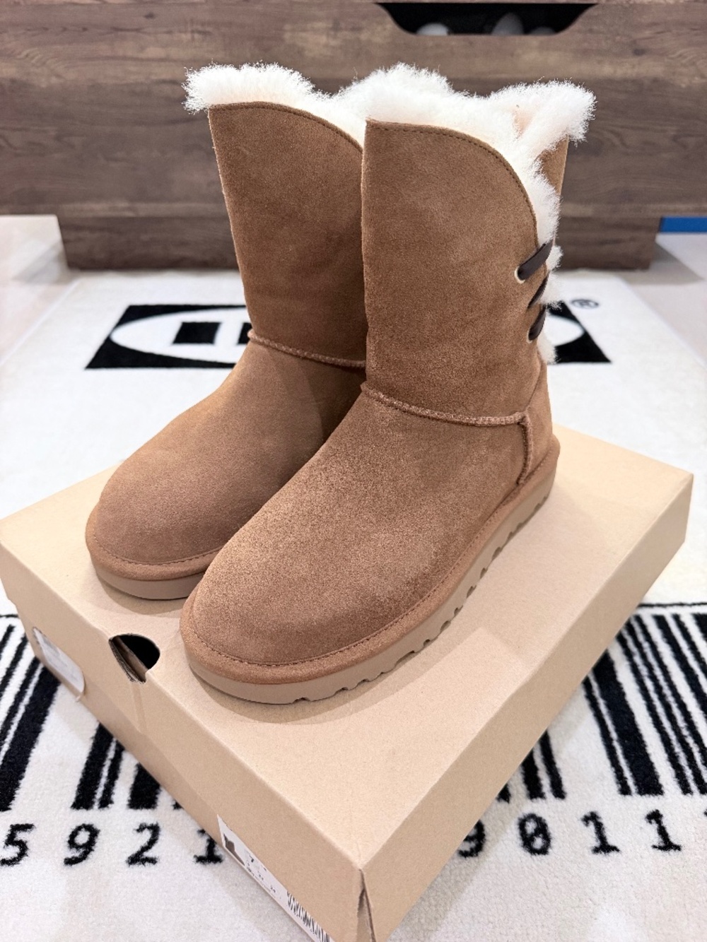Brand New in Box $170 UGG Constantine Genuine Shearling Boot in Chestnut